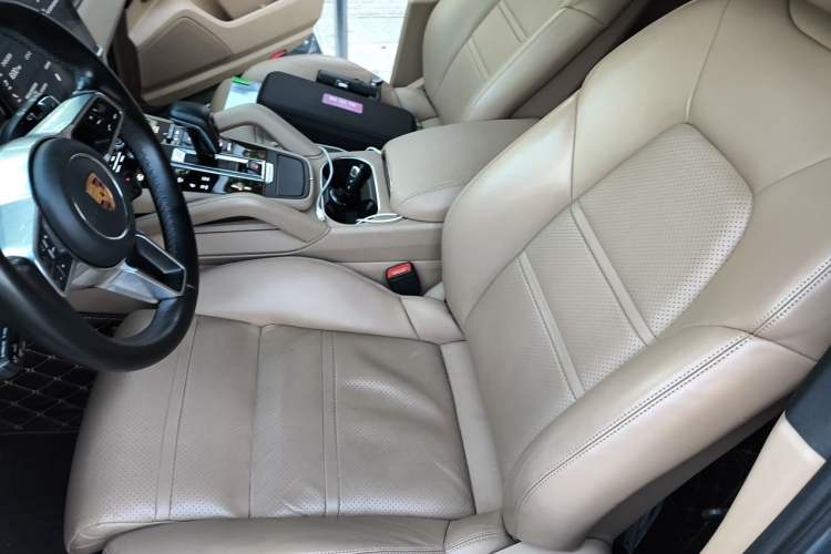 Used Porsche Cayenne E-Hybrid 2019 Cayenne E-Hybrid 2.0T Left Front Seat