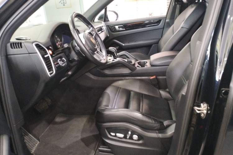 Used Porsche Cayenne E-Hybrid 2019 Cayenne E-Hybrid 2.0T Left Front Seat