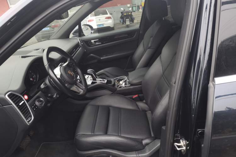 Used Porsche Cayenne E-Hybrid 2019 Cayenne E-Hybrid 2.0T Left Front Seat