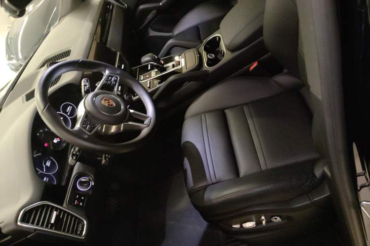 Used Porsche Cayenne E-Hybrid 2019 Cayenne E-Hybrid 2.0T Left Front Seat