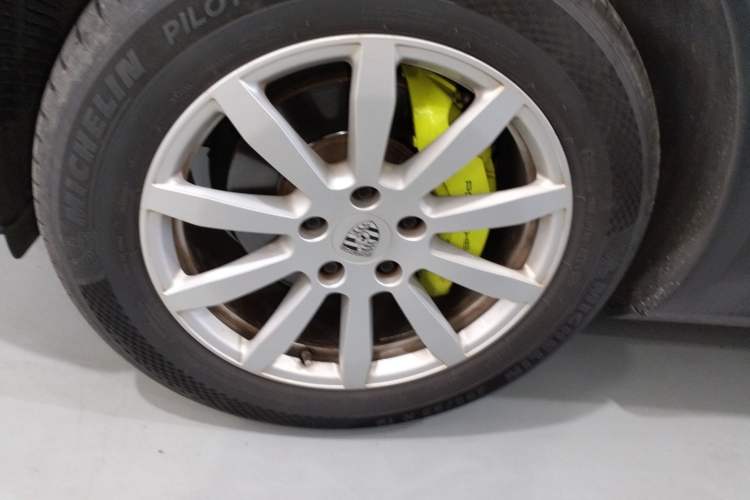 Used Porsche Cayenne E-Hybrid 2019 Cayenne E-Hybrid 2.0T Left Front Wheel Hub