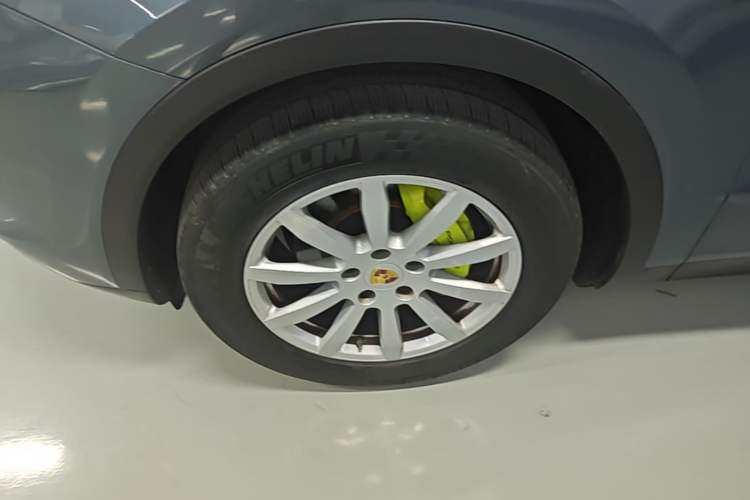 Used Porsche Cayenne E-Hybrid 2019 Cayenne E-Hybrid 2.0T Left Front Wheel Hub