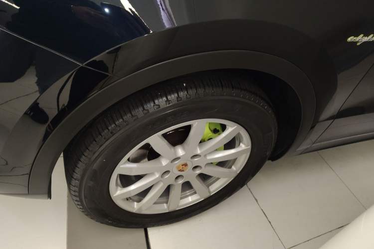 Used Porsche Cayenne E-Hybrid 2019 Cayenne E-Hybrid 2.0T Left Front Wheel Hub