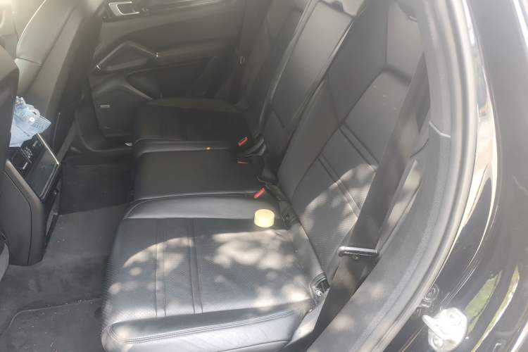 Used Porsche Cayenne E-Hybrid 2019 Cayenne E-Hybrid 2.0T Left Rear Seat