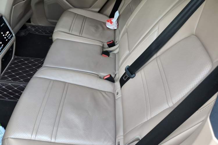 Used Porsche Cayenne E-Hybrid 2019 Cayenne E-Hybrid 2.0T Left Rear Seat