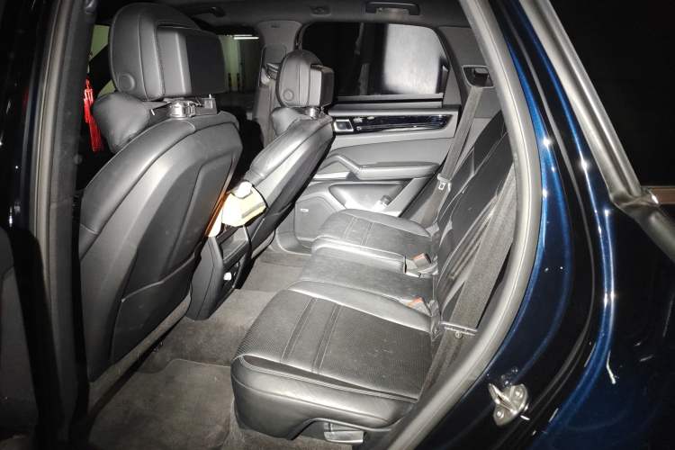 Used Porsche Cayenne E-Hybrid 2019 Cayenne E-Hybrid 2.0T Left Rear Seat