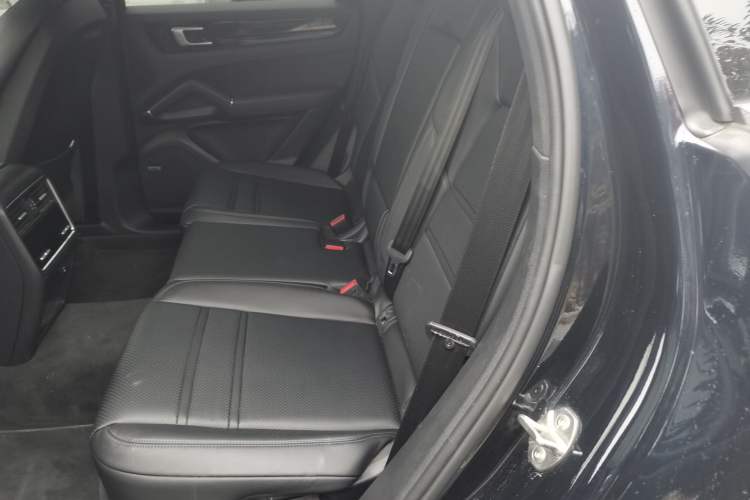 Used Porsche Cayenne E-Hybrid 2019 Cayenne E-Hybrid 2.0T Left Rear Seat