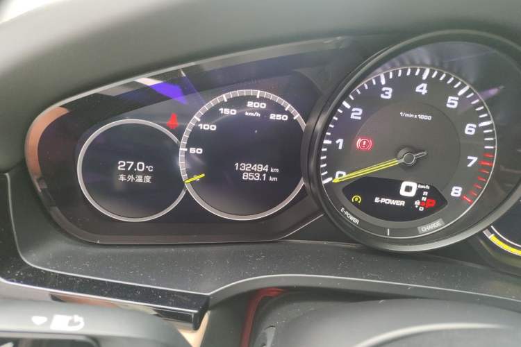 Used Porsche Cayenne E-Hybrid 2019 Cayenne E-Hybrid 2.0T Odometer Close Up