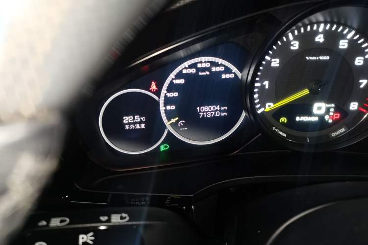 Used Porsche Cayenne E-Hybrid 2019 Cayenne E-Hybrid 2.0T Odometer Close Up