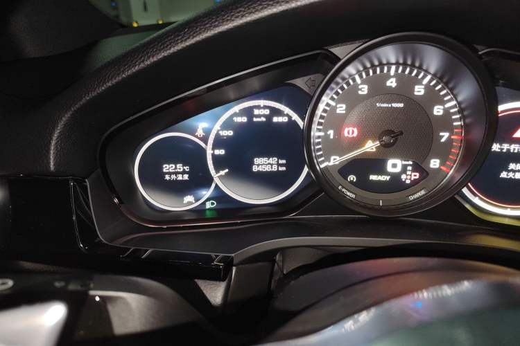 Used Porsche Cayenne E-Hybrid 2019 Cayenne E-Hybrid 2.0T Odometer Close Up