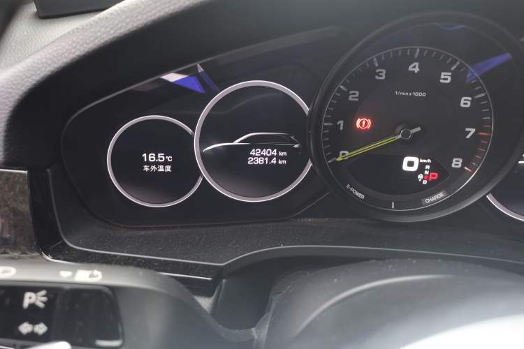 Used Porsche Cayenne E-Hybrid 2019 Cayenne E-Hybrid 2.0T Odometer Close Up