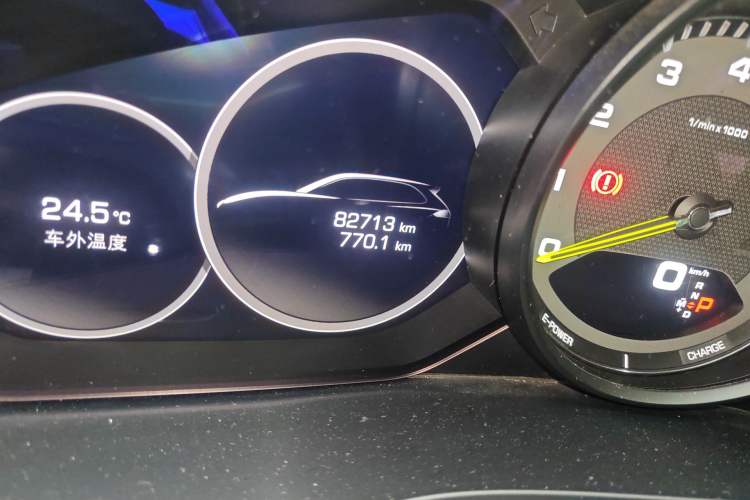 Used Porsche Cayenne E-Hybrid 2019 Cayenne E-Hybrid 2.0T Odometer Close Up