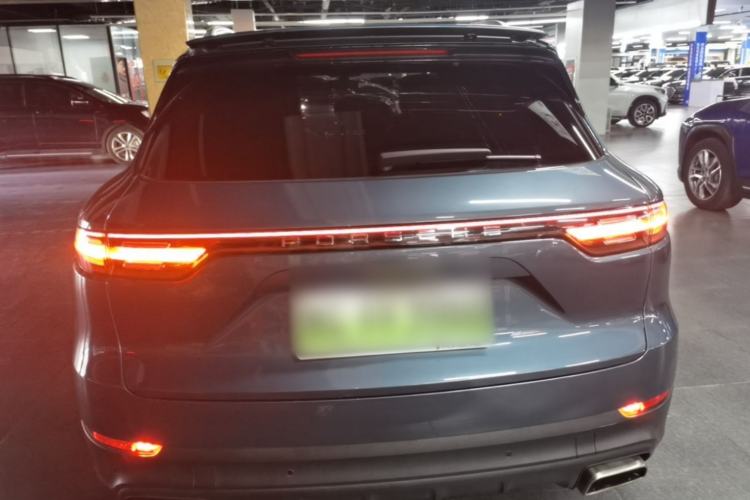 Used Porsche Cayenne E-Hybrid 2019 Cayenne E-Hybrid 2.0T Rear