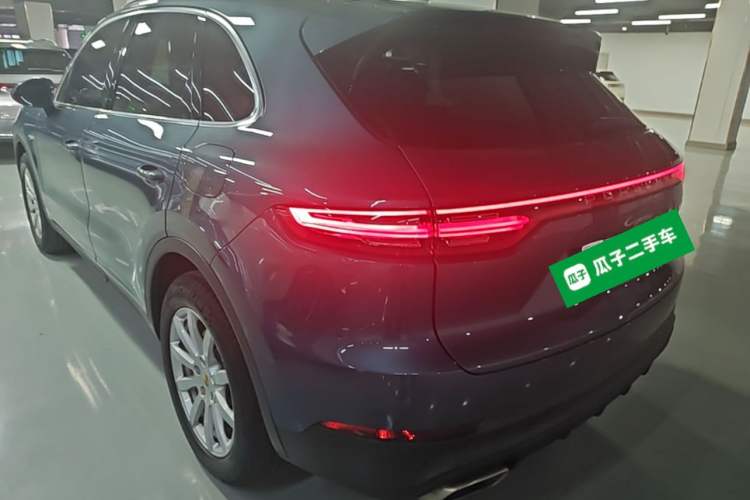 Used Porsche Cayenne E-Hybrid 2019 Cayenne E-Hybrid 2.0T Rear Left 45 Deg