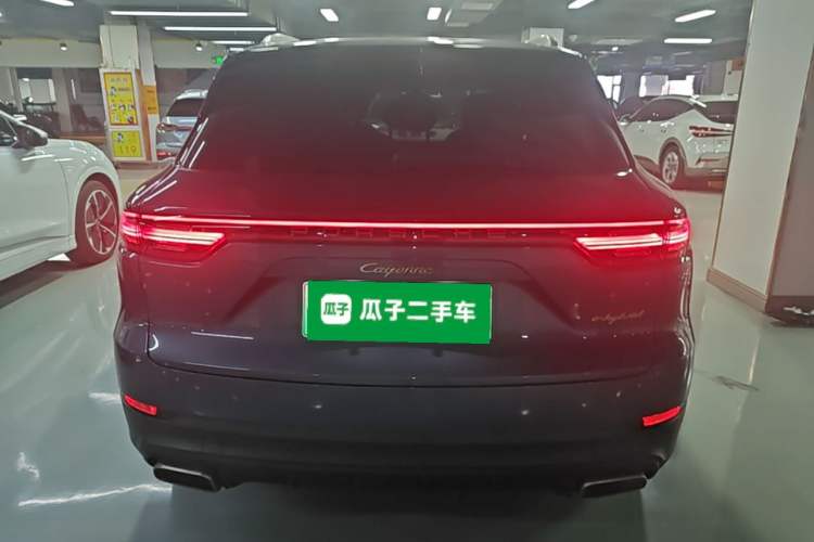 Used Porsche Cayenne E-Hybrid 2019 Cayenne E-Hybrid 2.0T Rear