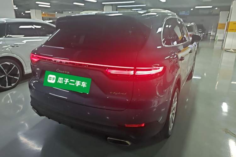 Used Porsche Cayenne E-Hybrid 2019 Cayenne E-Hybrid 2.0T Rear Right 45 Deg