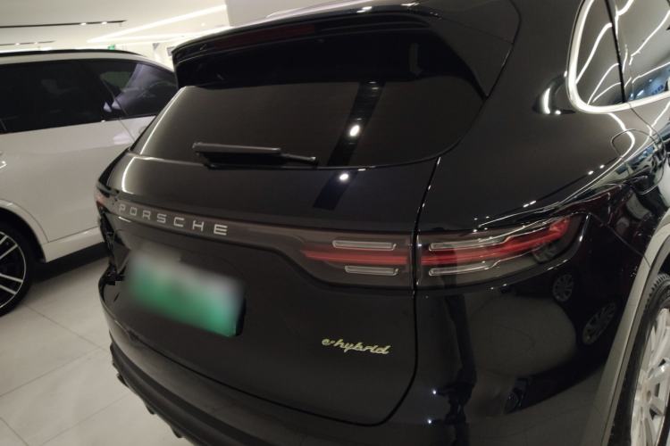 Used Porsche Cayenne E-Hybrid 2019 Cayenne E-Hybrid 2.0T Rear
