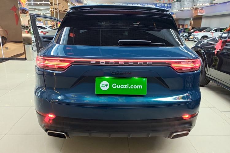 Used Porsche Cayenne E-Hybrid 2019 Cayenne E-Hybrid 2.0T Rear