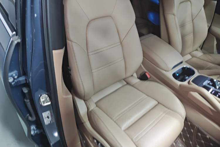 Used Porsche Cayenne E-Hybrid 2019 Cayenne E-Hybrid 2.0T Right Front Seat