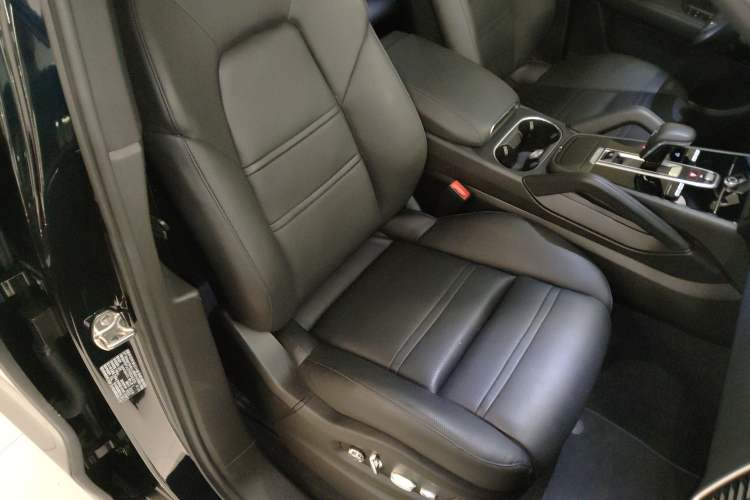 Used Porsche Cayenne E-Hybrid 2019 Cayenne E-Hybrid 2.0T Right Front Seat