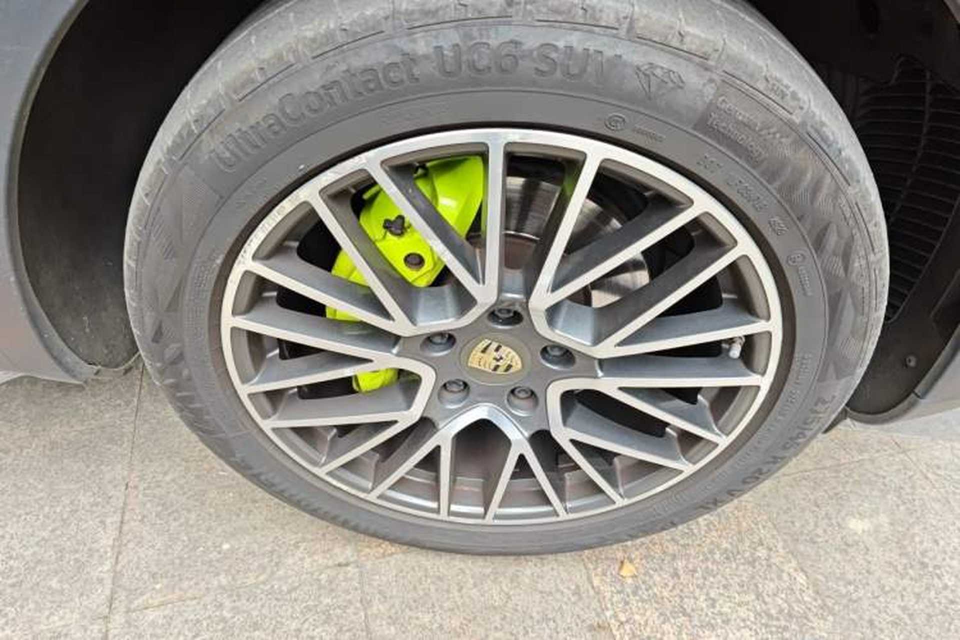 Used Porsche Cayenne E-Hybrid 2019 Cayenne E-Hybrid 2.0T Right Front Wheel Hub