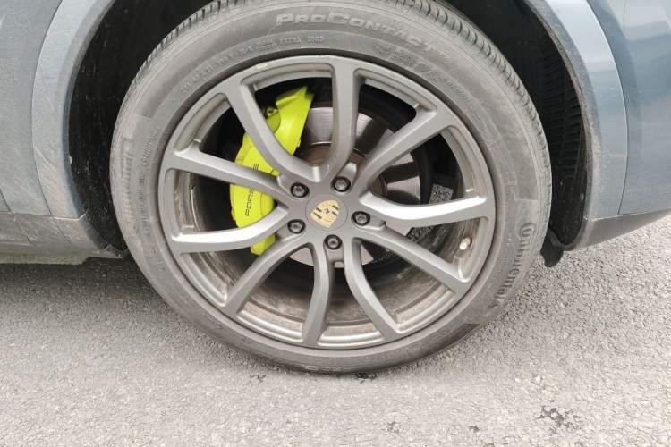 Used Porsche Cayenne E-Hybrid 2019 Cayenne E-Hybrid 2.0T Right Front Wheel Hub