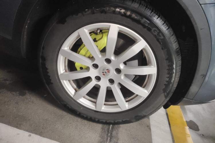 Used Porsche Cayenne E-Hybrid 2019 Cayenne E-Hybrid 2.0T Right Front Wheel Hub