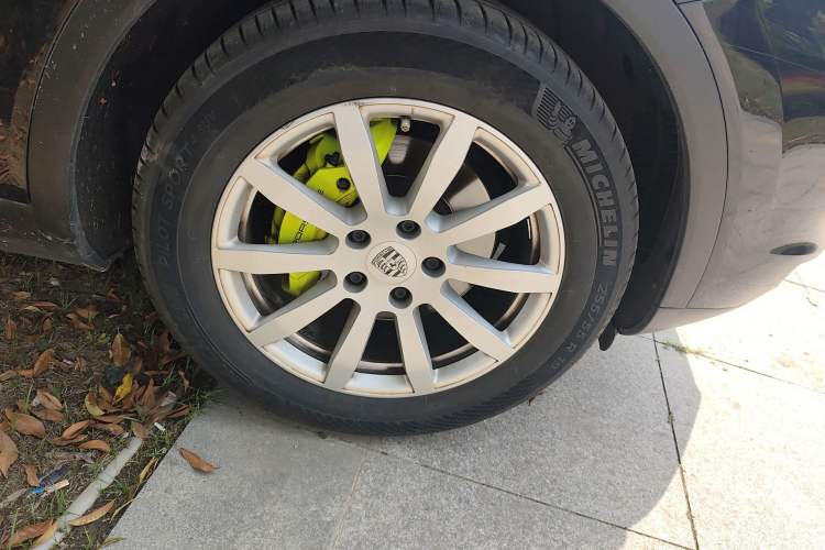 Used Porsche Cayenne E-Hybrid 2019 Cayenne E-Hybrid 2.0T Right Front Wheel Hub