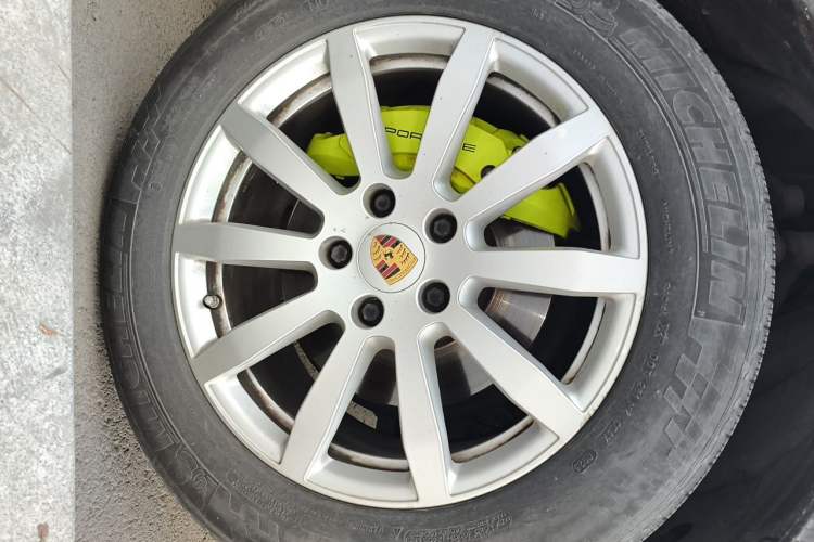 Used Porsche Cayenne E-Hybrid 2019 Cayenne E-Hybrid 2.0T Right Front Wheel Hub