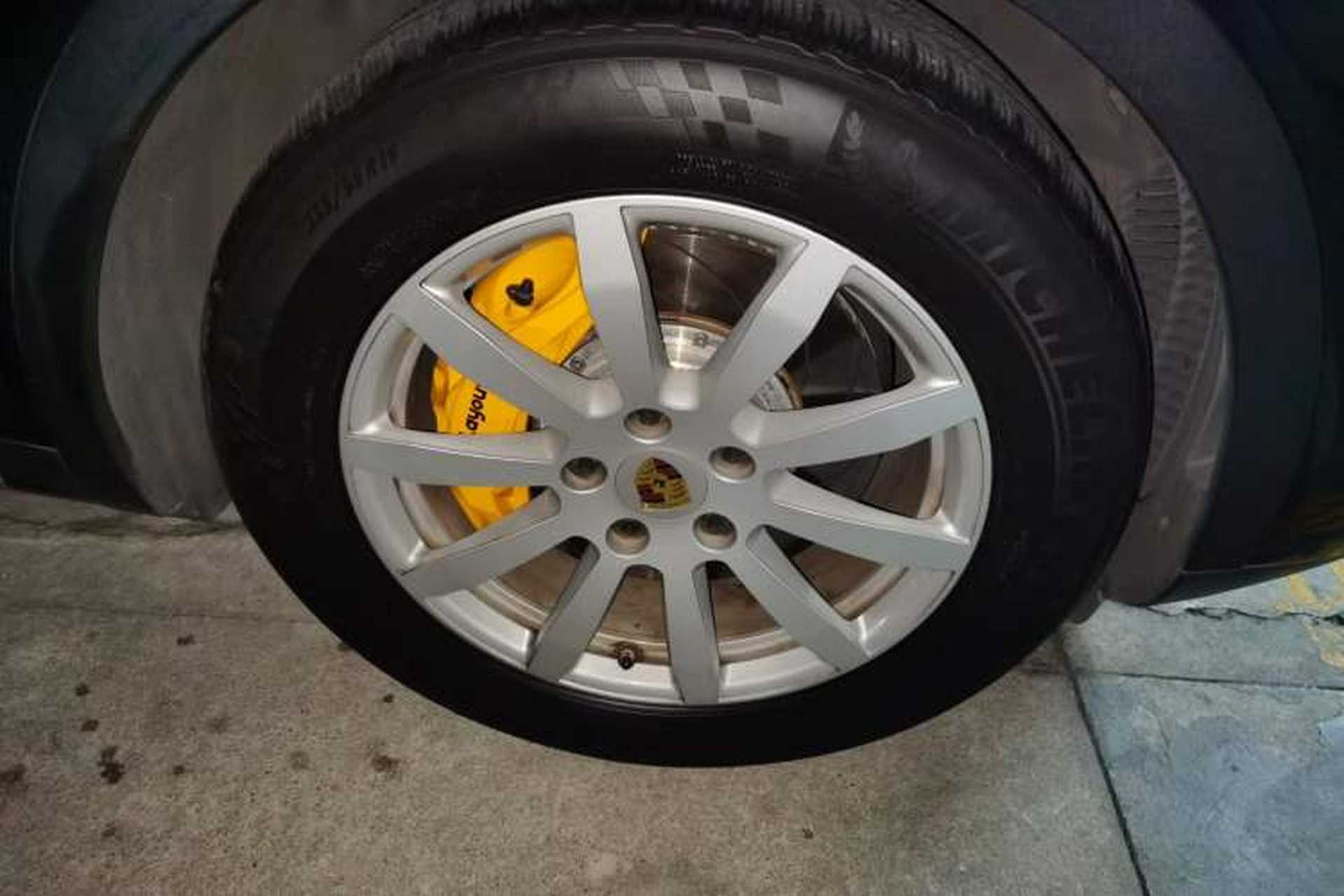 Used Porsche Cayenne E-Hybrid 2019 Cayenne E-Hybrid 2.0T Right Front Wheel Hub