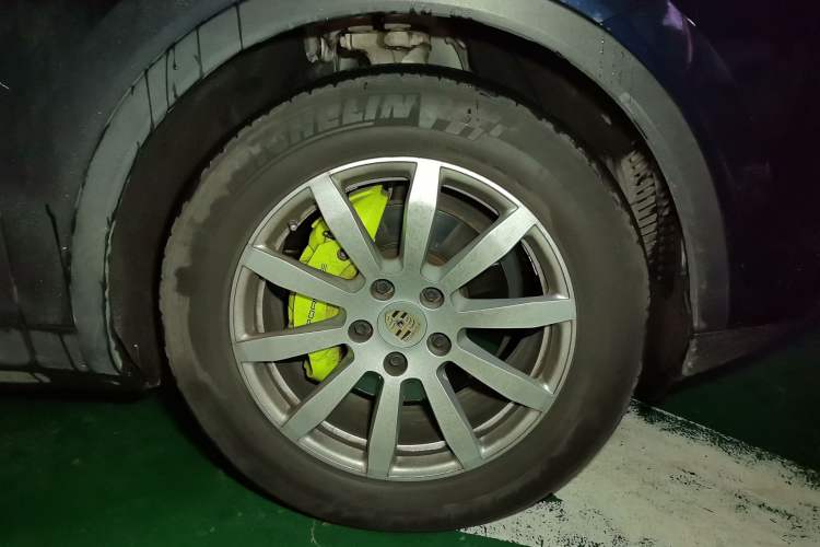 Used Porsche Cayenne E-Hybrid 2019 Cayenne E-Hybrid 2.0T Right Front Wheel Hub