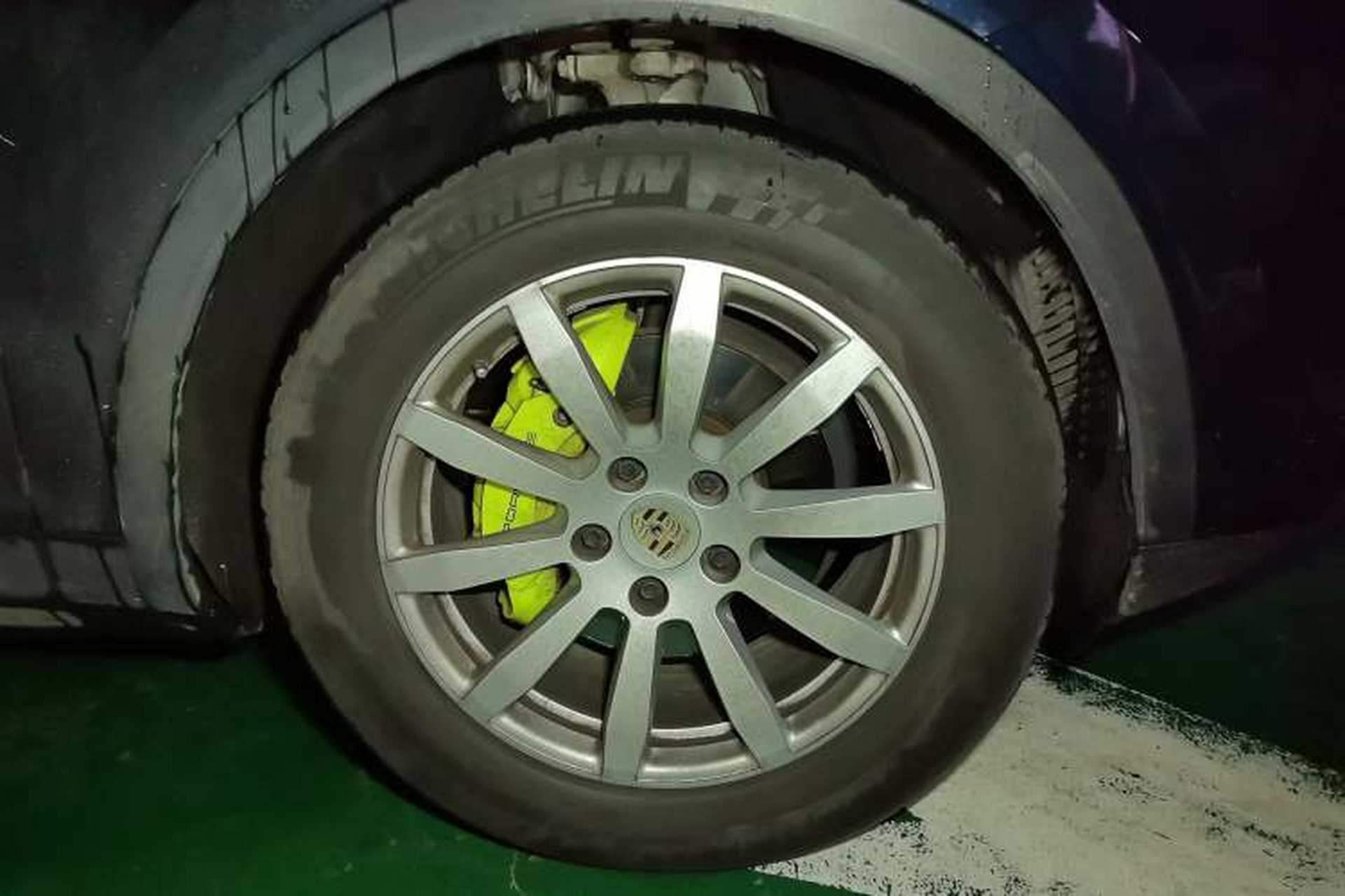 Used Porsche Cayenne E-Hybrid 2019 Cayenne E-Hybrid 2.0T Right Front Wheel Hub