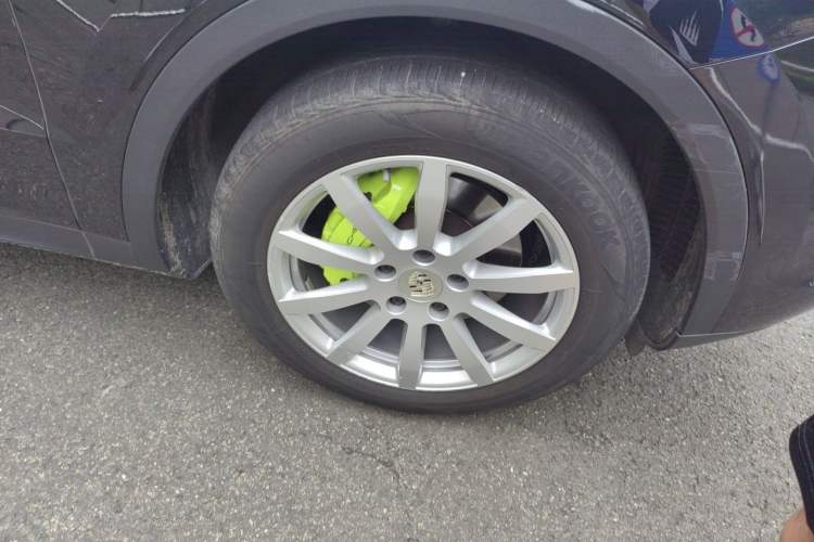 Used Porsche Cayenne E-Hybrid 2019 Cayenne E-Hybrid 2.0T Right Front Wheel Hub