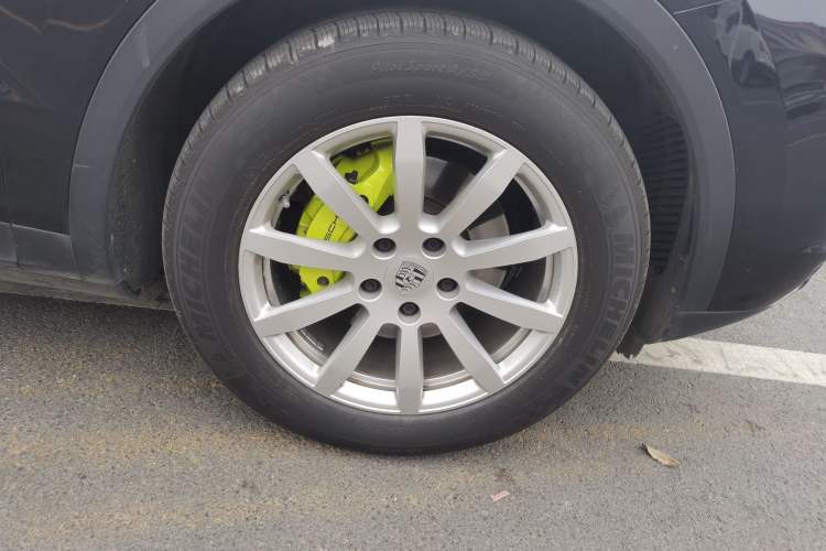 Used Porsche Cayenne E-Hybrid 2019 Cayenne E-Hybrid 2.0T Right Front Wheel Hub