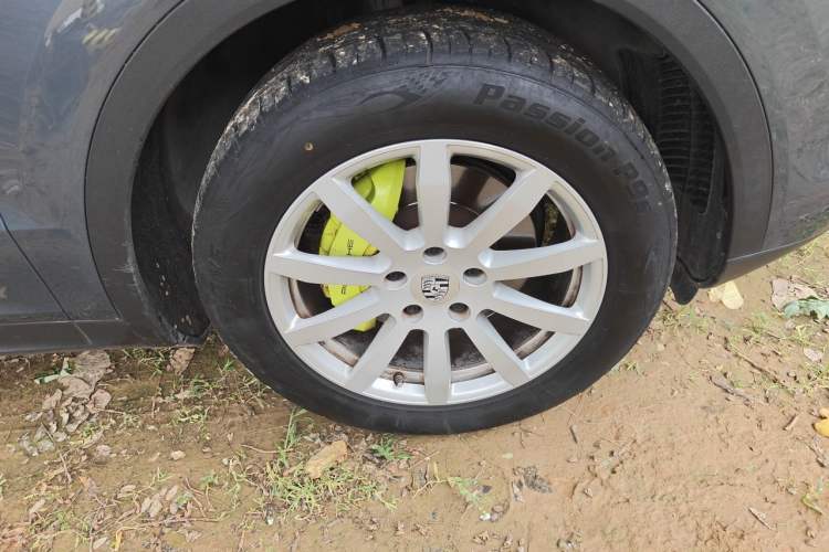 Used Porsche Cayenne E-Hybrid 2019 Cayenne E-Hybrid 2.0T Right Front Wheel Hub