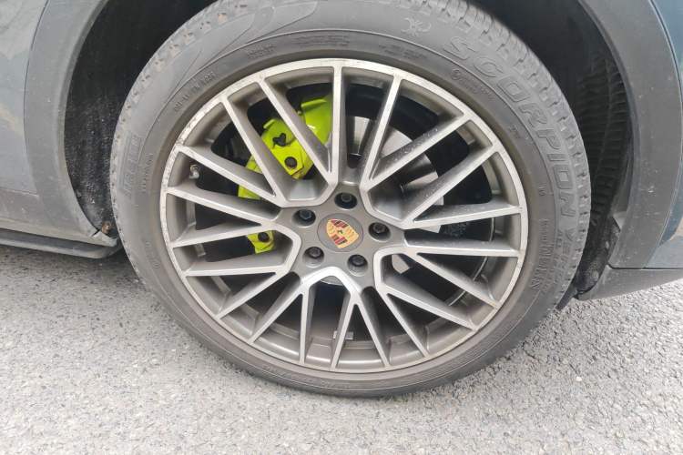 Used Porsche Cayenne E-Hybrid 2019 Cayenne E-Hybrid 2.0T Right Front Wheel Hub