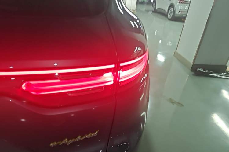 Used Porsche Cayenne E-Hybrid 2019 Cayenne E-Hybrid 2.0T Right Rear Taillight
