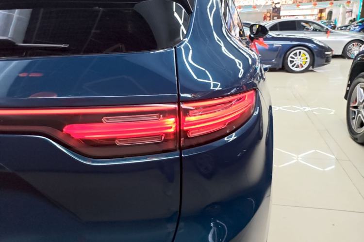 Used Porsche Cayenne E-Hybrid 2019 Cayenne E-Hybrid 2.0T Right Rear Taillight