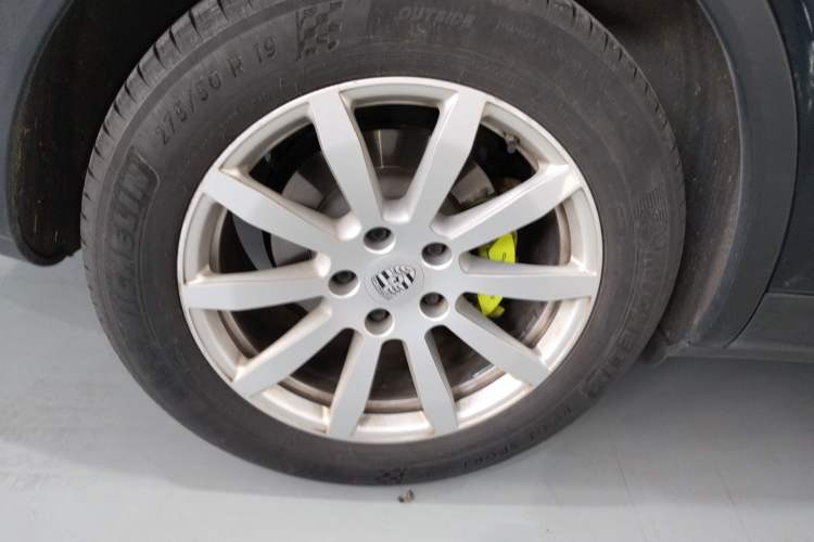 Used Porsche Cayenne E-Hybrid 2019 Cayenne E-Hybrid 2.0T Right Rear Wheel Hub