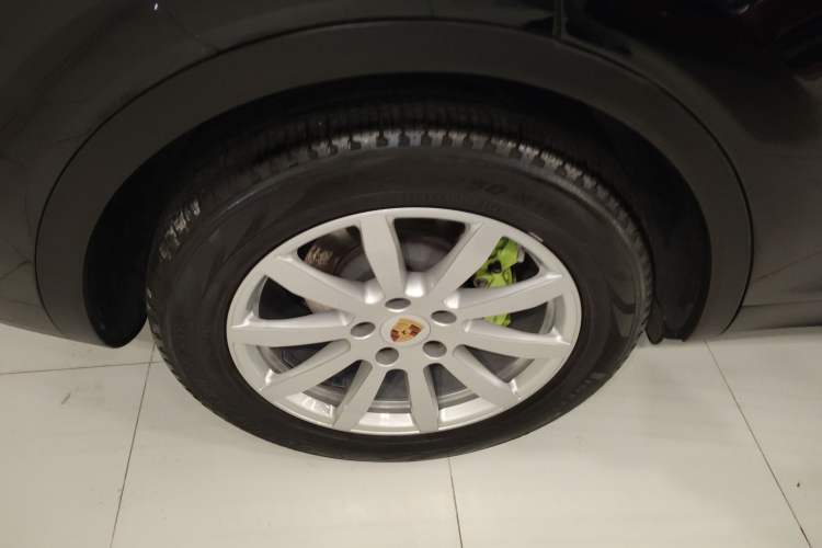 Used Porsche Cayenne E-Hybrid 2019 Cayenne E-Hybrid 2.0T Right Rear Wheel Hub