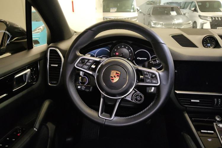 Used Porsche Cayenne E-Hybrid 2019 Cayenne E-Hybrid 2.0T Steering Wheel