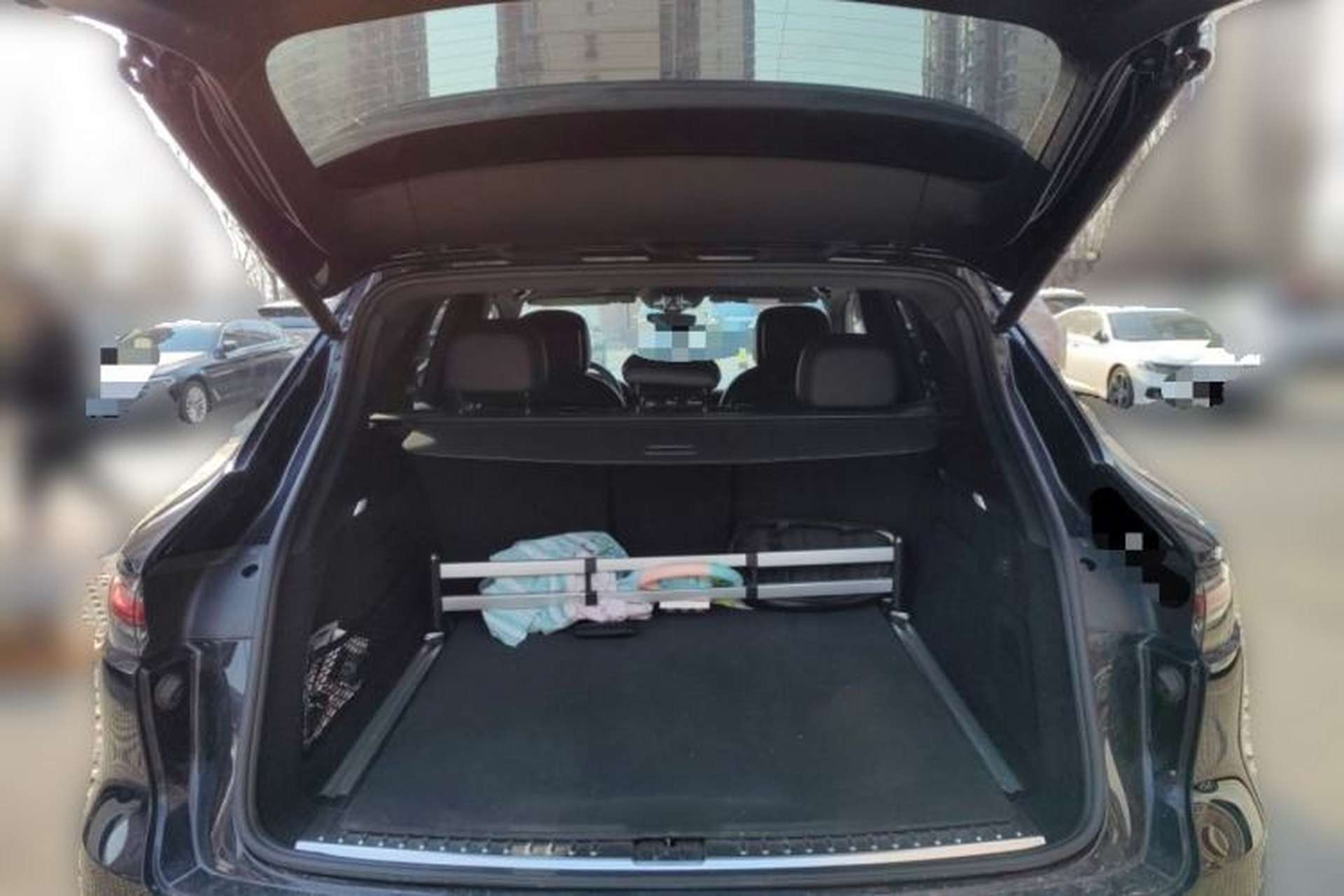 Used Porsche Cayenne E-Hybrid 2019 Cayenne E-Hybrid 2.0T Trunk