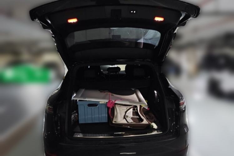 Used Porsche Cayenne E-Hybrid 2019 Cayenne E-Hybrid 2.0T Trunk