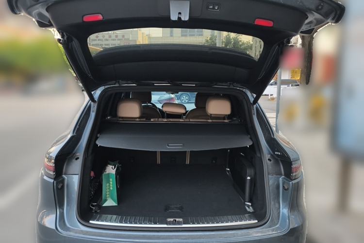 Used Porsche Cayenne E-Hybrid 2019 Cayenne E-Hybrid 2.0T Trunk