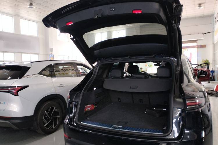 Used Porsche Cayenne E-Hybrid 2019 Cayenne E-Hybrid 2.0T Trunk