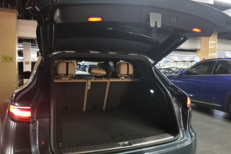 Used Porsche Cayenne E-Hybrid 2019 Cayenne E-Hybrid 2.0T Trunk