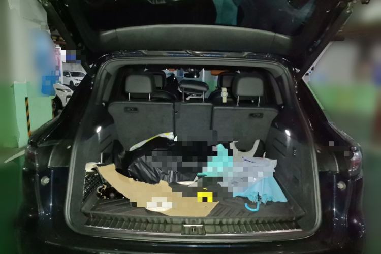 Used Porsche Cayenne E-Hybrid 2019 Cayenne E-Hybrid 2.0T Trunk