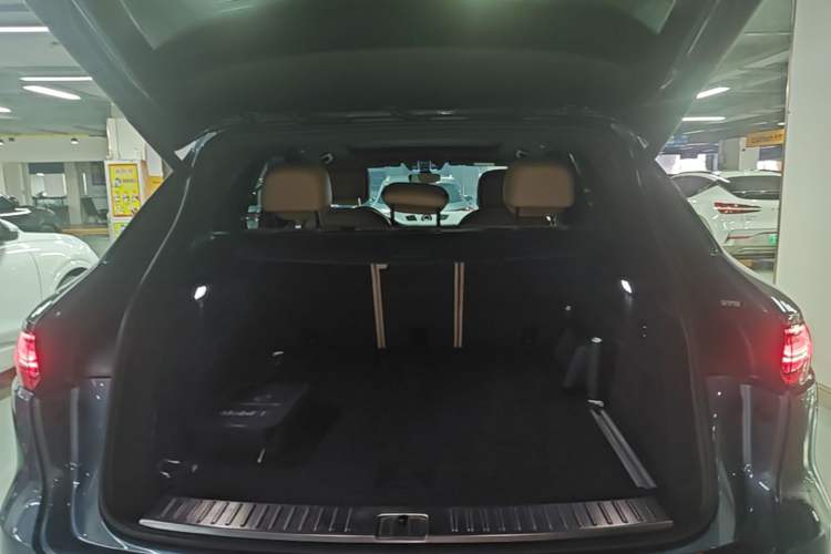 Used Porsche Cayenne E-Hybrid 2019 Cayenne E-Hybrid 2.0T Trunk