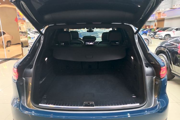 Used Porsche Cayenne E-Hybrid 2019 Cayenne E-Hybrid 2.0T Trunk