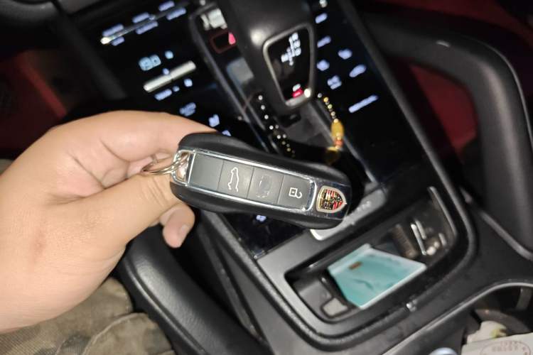 Used Porsche Cayenne E-Hybrid 2019 Cayenne E-Hybrid 2.0T Vehicle Key